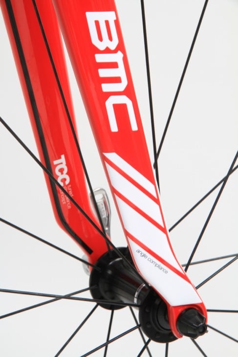 BMC granfondo GF02 振動吸収性能とダイレクトな乗り味を兼備